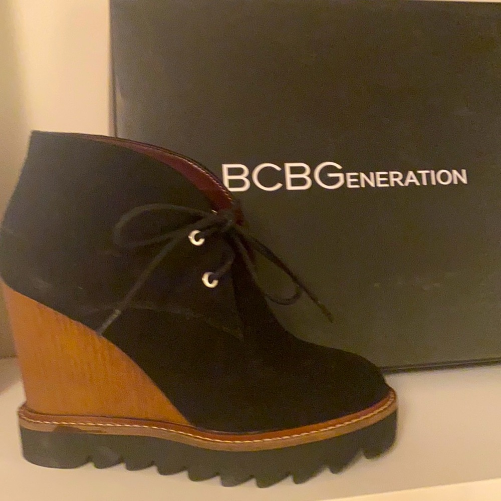 BCBGeneration ankle booties size 6 black suede